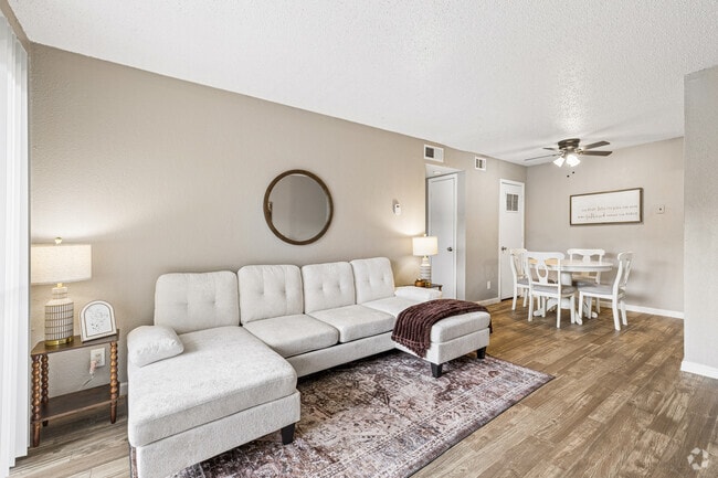 1BR, 1BA - 725SF - Living Area