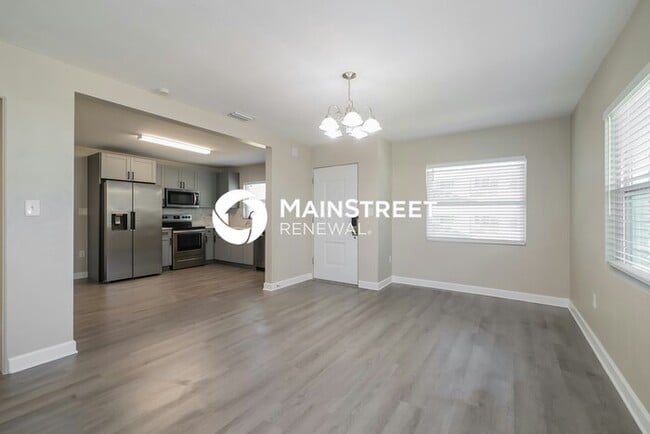 Photo - 3 Bedroom Pet-Friendly Home in WINTER HAVEN, FL with Main Street Renewal