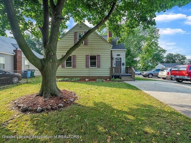 Photo - Move-In Ready 3 Bed, 2 Bath in Lansing (Section 8 Approved)