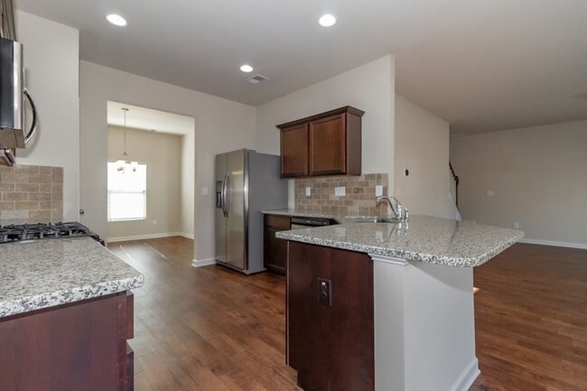 Photo - 4702 Southwind Rd