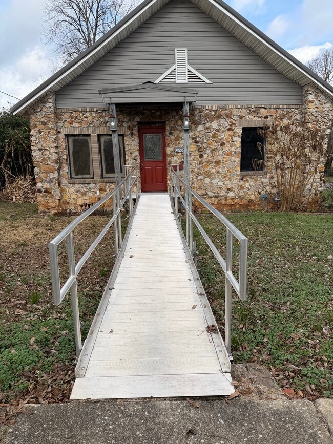 Building Photo - 2900 Dawson Ave SW