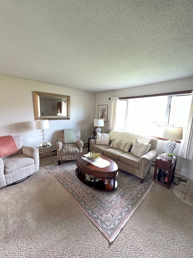Photo - AVAILABLE MAY - Large 2 Bedroom Apartment! Unit 1618 N 32nd St