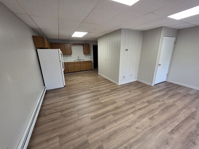 Building Photo - 3349 N Whitehall Rd