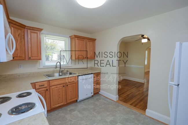 Photo - 7509 Montrose Ave