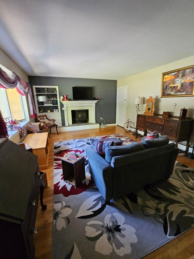 Photo - 108 Shaker St