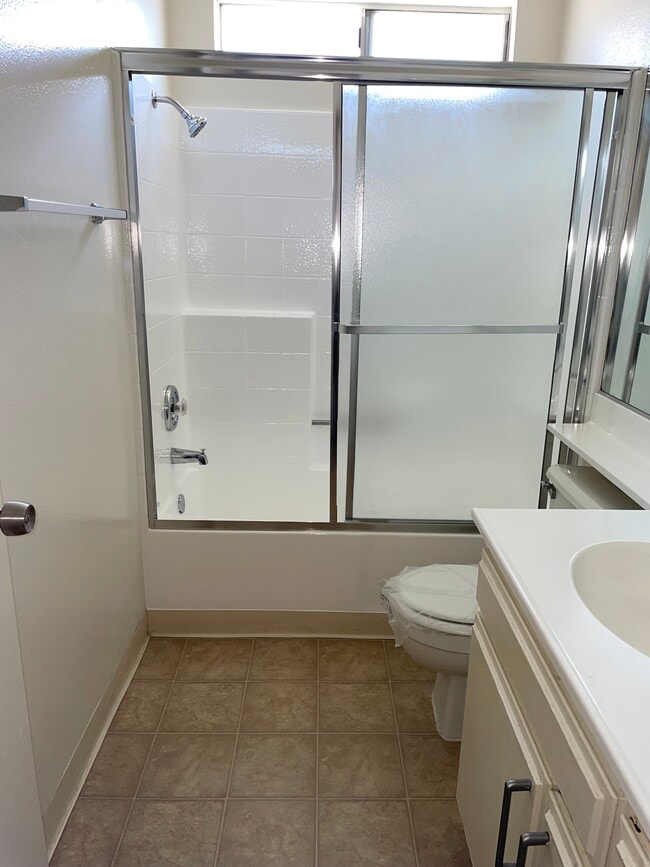 Photo - 215 E Elmwood Ave