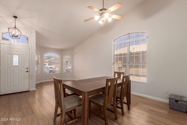 Photo - 1435 E Silver Creek Rd