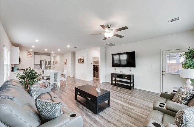 Photo - 1339 Great Sand Dune St