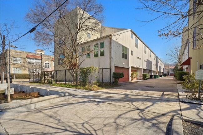 Building Photo - 1302 Rosalie St