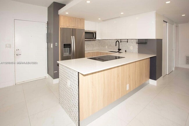 Building Photo - 7441 Wayne Ave Unit 10I