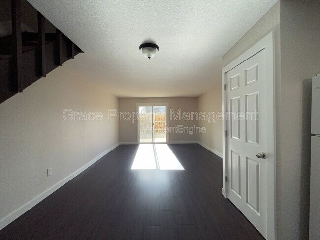 Photo - 1125 Sir Galahad Dr Unit C