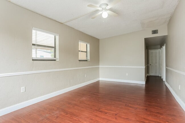 Photo - 550 NW 29th Terrace