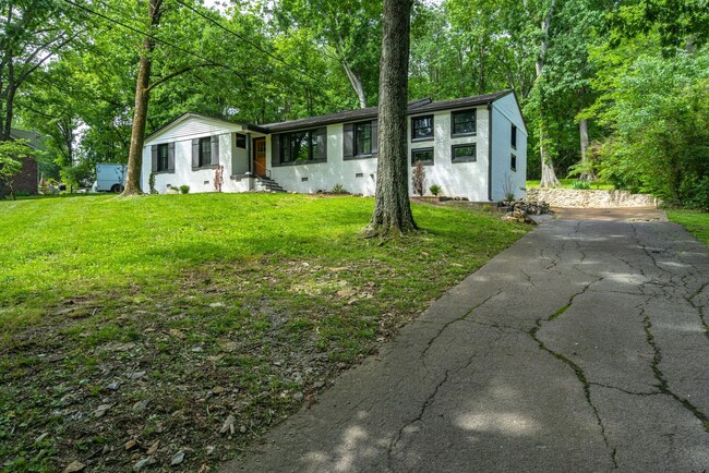 Photo - Amazing 3BE/2BA home in the West Meade & Hillwood Estates area!