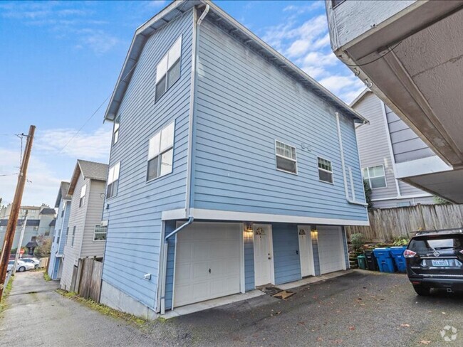 Building Photo - Newly updated 2bd Townhome!