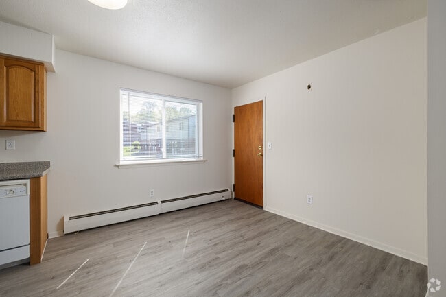 1BR, 1BA - 650SF - Kitchen Dining Area