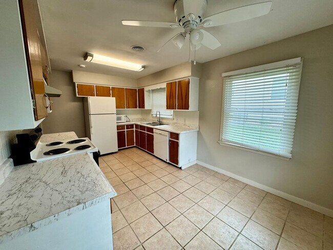 Photo - 1006 N 49th Ave