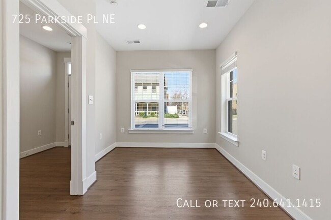 Photo - 725 Parkside Pl NE