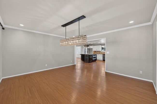 4105 E Perrin Ave