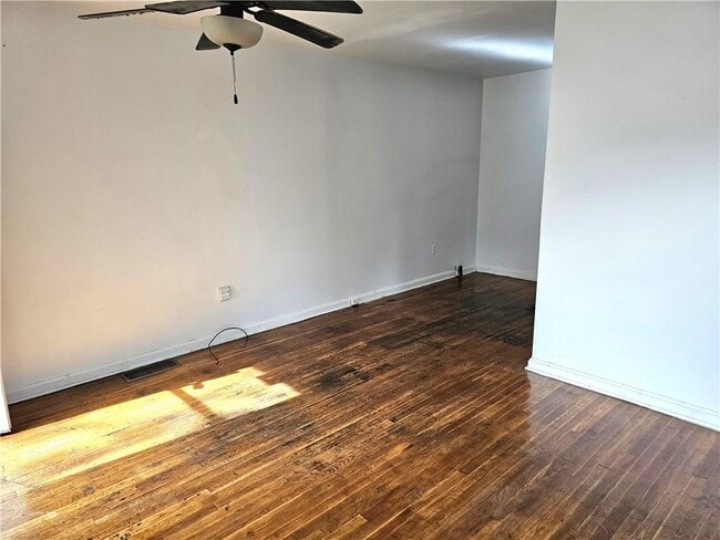 Photo - 1877 Chapman Ave