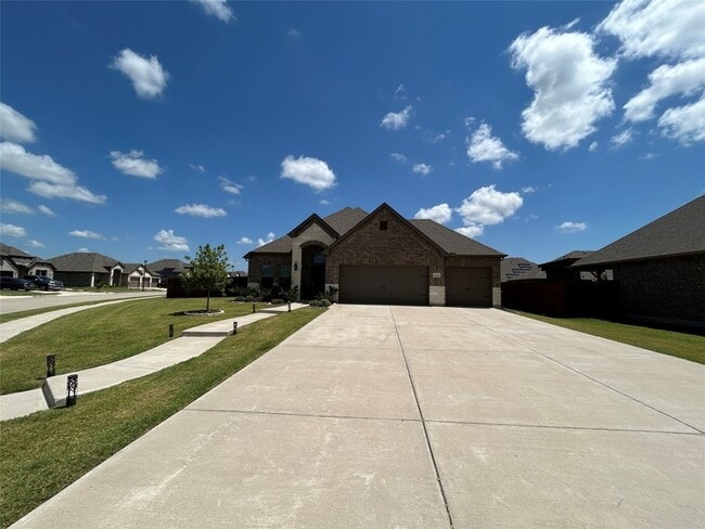 Photo - 541 Firethorn Dr