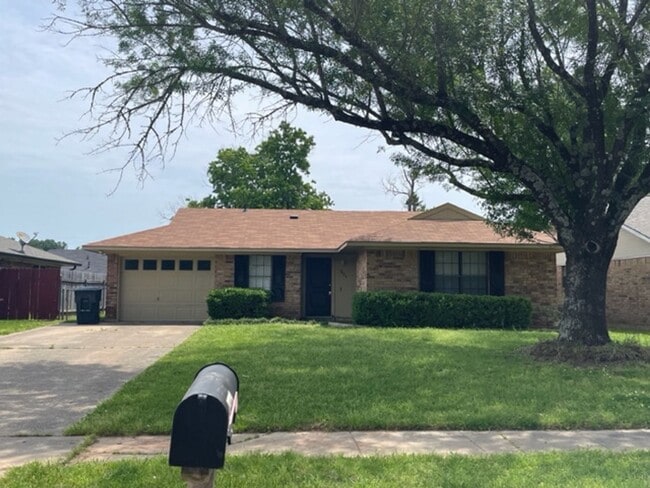 Building Photo - *2426 Brookhaven Drive