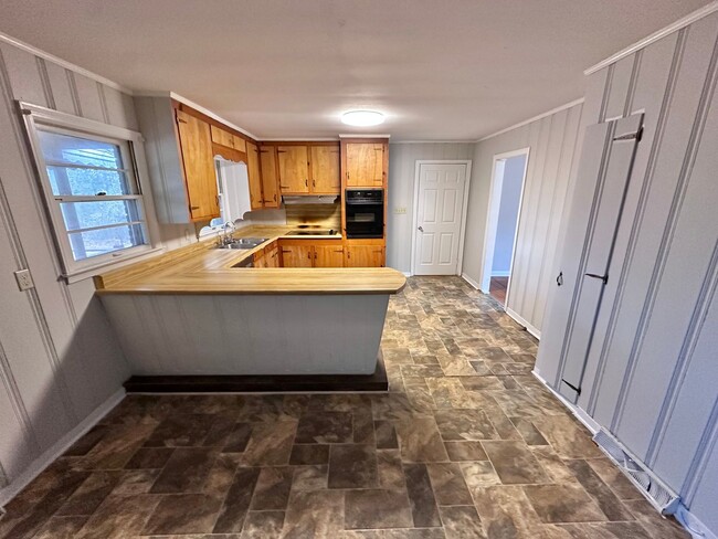 Photo - 2 Bedrooms- 1 Bathroom- House in West Rome!