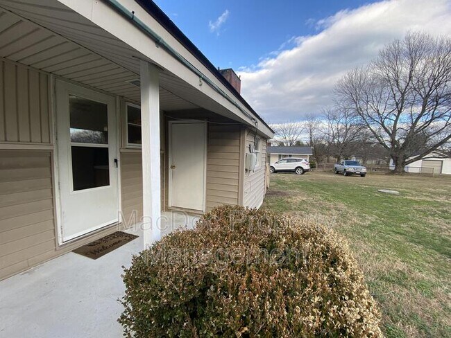 Photo - 1012 Julian Dr