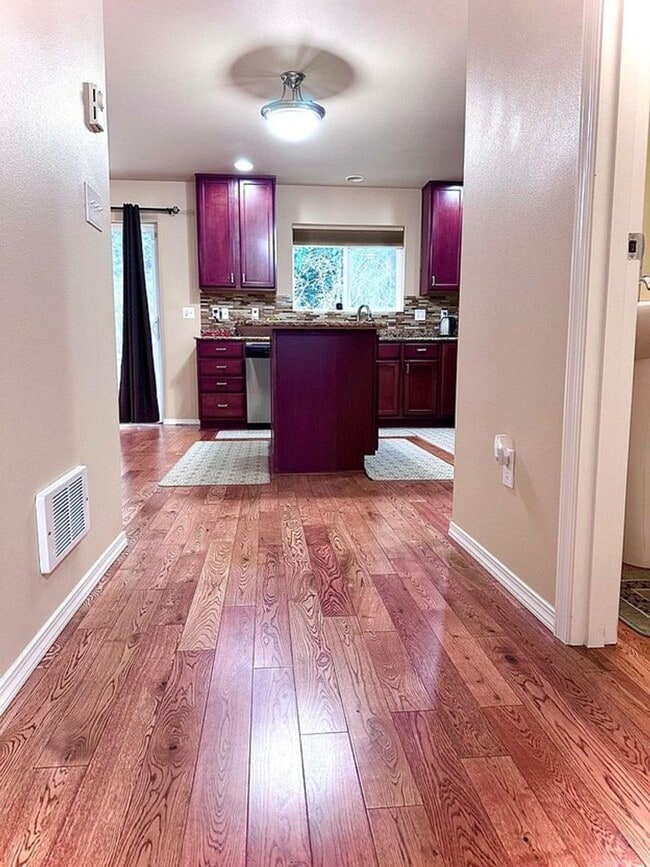 Photo - Beautiful 3 Bedroom Home on Greenbelt – Re...