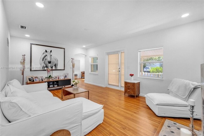 Building Photo - 1100 El Rado St Rental