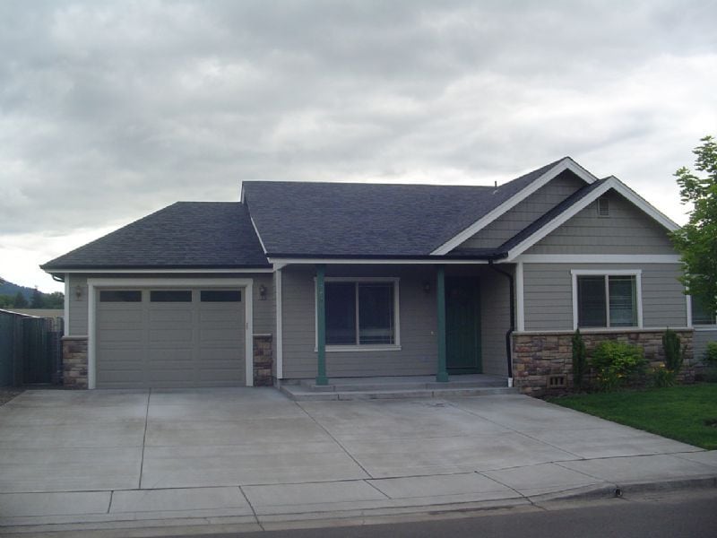 Newer 3 bedroom, 2 bath house w/garage - Newer  3 bedroom, 2 bath house w/garage
