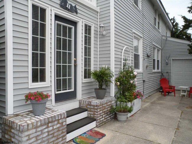 Photo - 11 N Douglas Ave