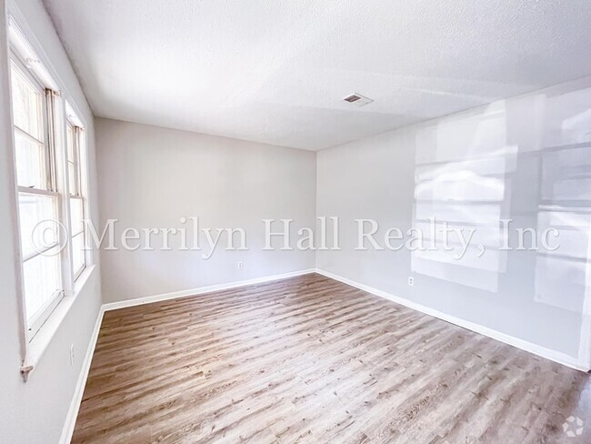 Building Photo - Freshly updated 3 Bedroom home with New Lu...