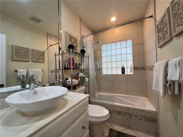 1423 Holly Heights Dr Unidad 7