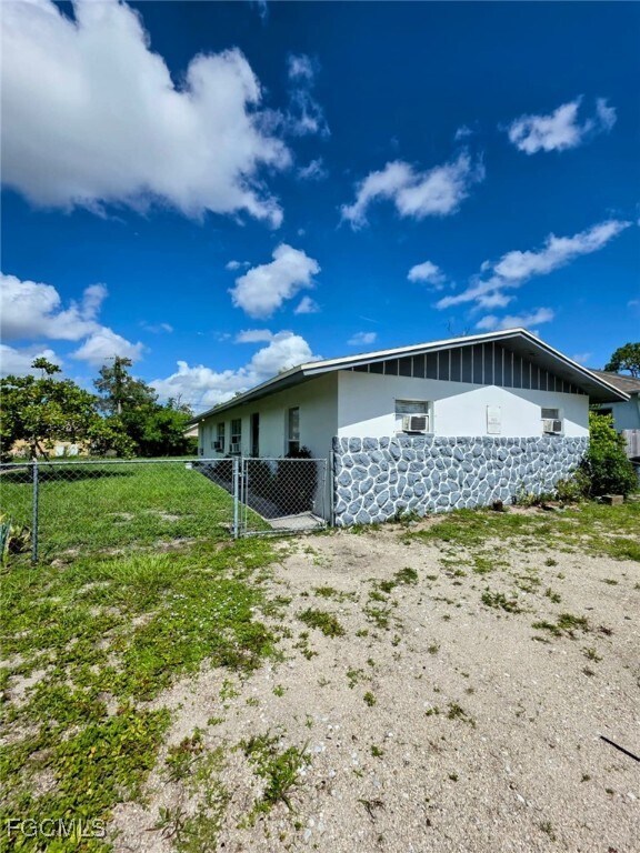 Building Photo - 5626 Sixth Ave Rental