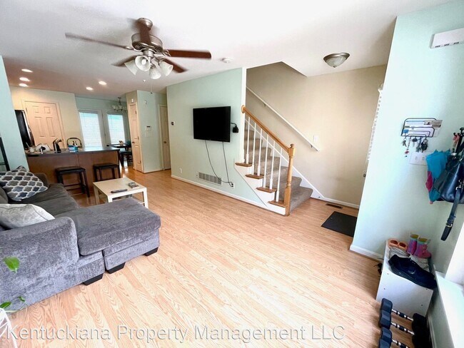 Photo - 3 br, 2.5 bath House - 405 Clare Lane