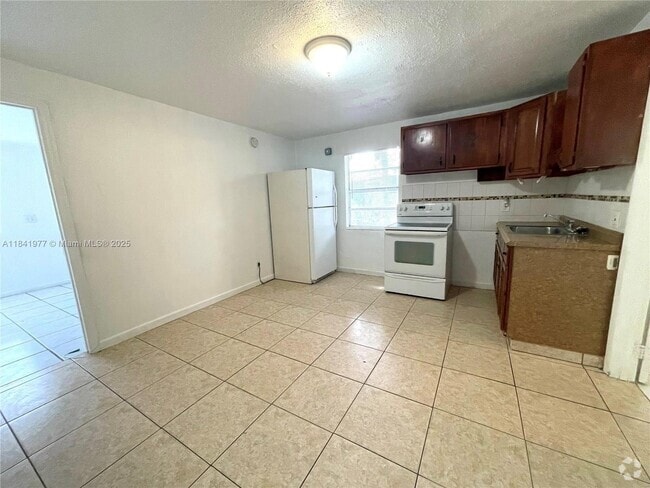 Building Photo - 6111 Buchanan St Unit 1 Rental