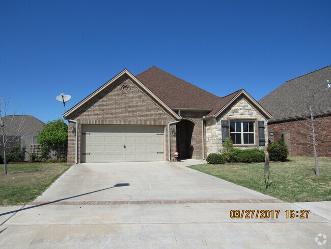Building Photo - ONE PET ONLY UNDER 20 LBS!! Rental