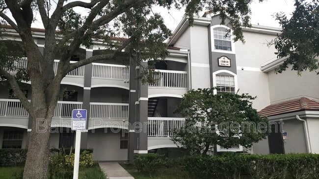 Building Photo - 13803 Fairway Island Dr Unit Apt 1627