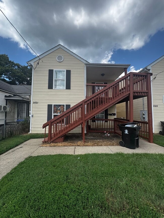 Building Photo - 2821 Greenwood Ave Unit 2821 Greenwood Ave #2 Rental