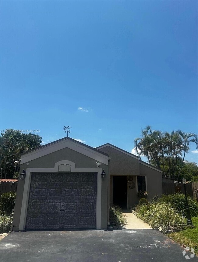 Building Photo - 8880 SW 23rd St Rental
