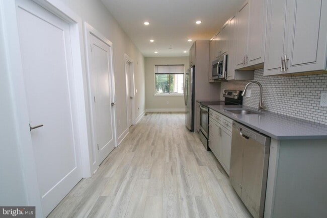 Building Photo - 3718 Haverford Ave Unit 3R