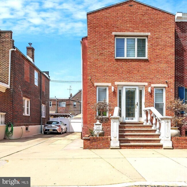 Building Photo - 2728 S Marvine St Rental