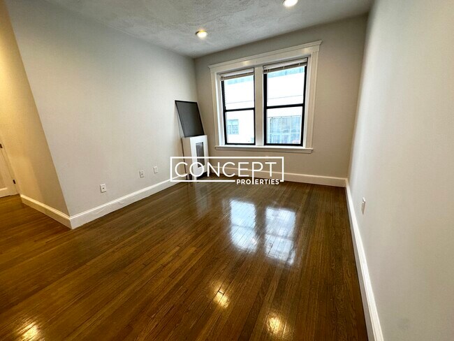 Photo - 11 Peterborough St Unit 4CP