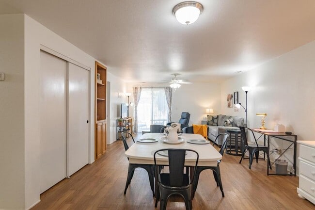 Photo - 565 Primrose Dr