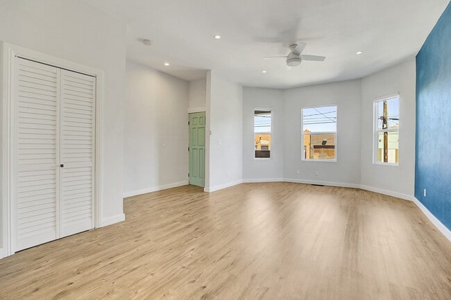 Photo - West Oakland Stylish 2/1 Flat - Completely...