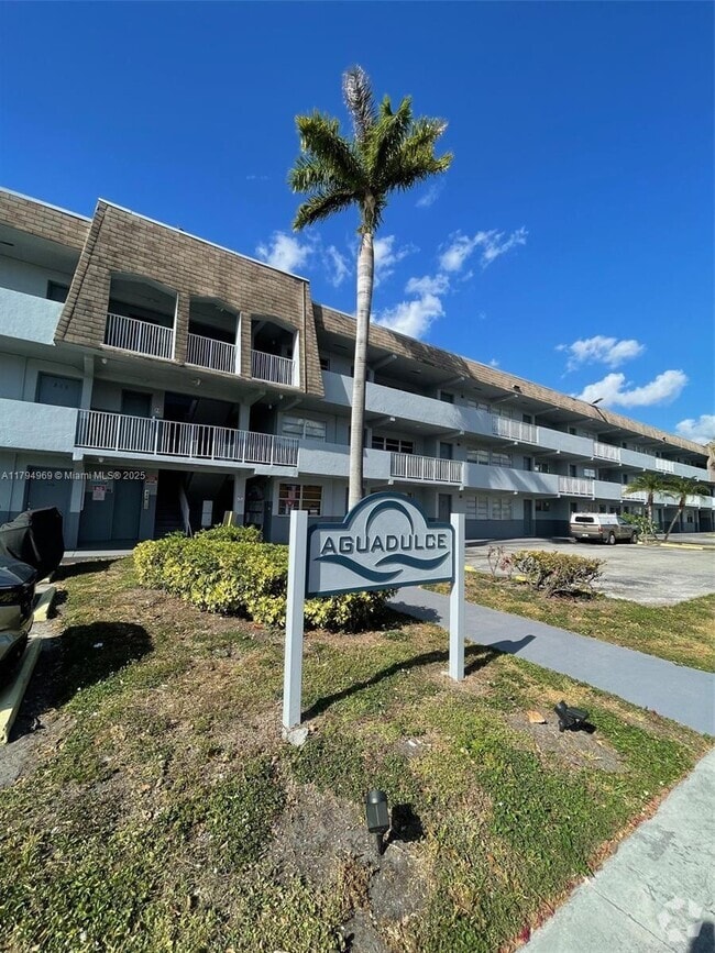 Building Photo - 11195 SW 1st St Unit 314 Rental