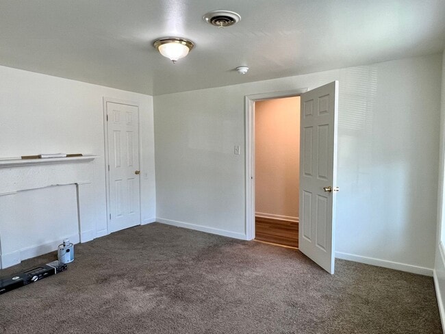 Photo - 26 W 21st St