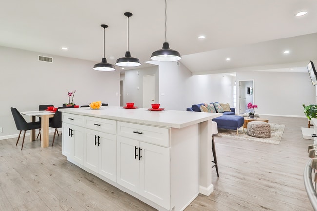 Photo - 5664 Bloomfield St