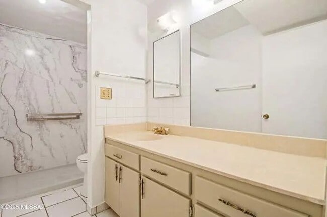 Photo - MICHELLE LEE FOLEY