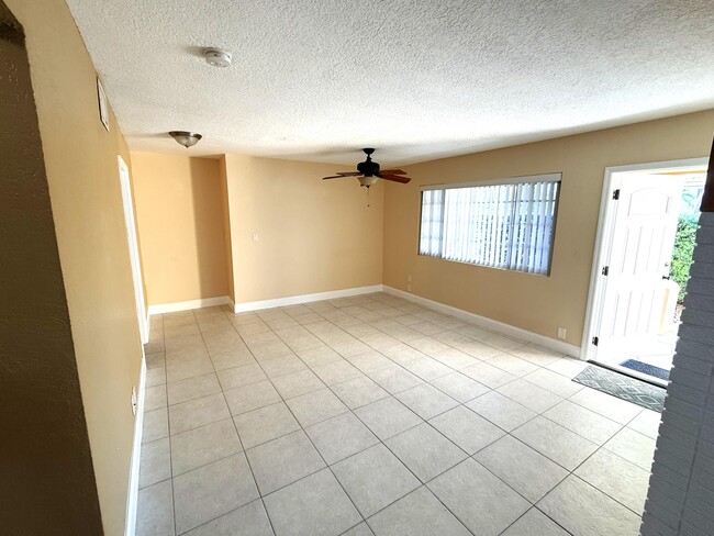 551 SE 15th St Unit W